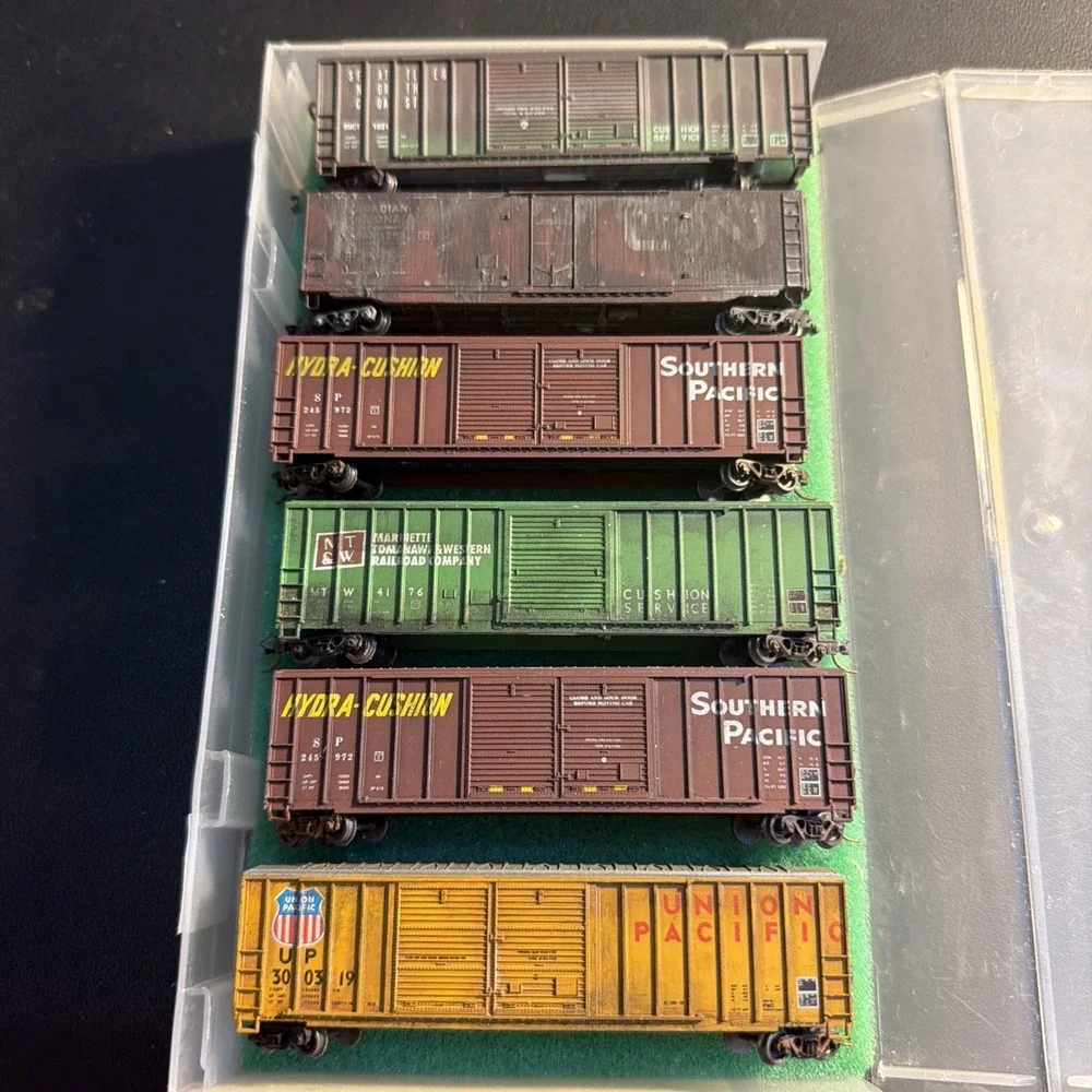 Set Of 6 HO Scale 50' Freight Boxcars